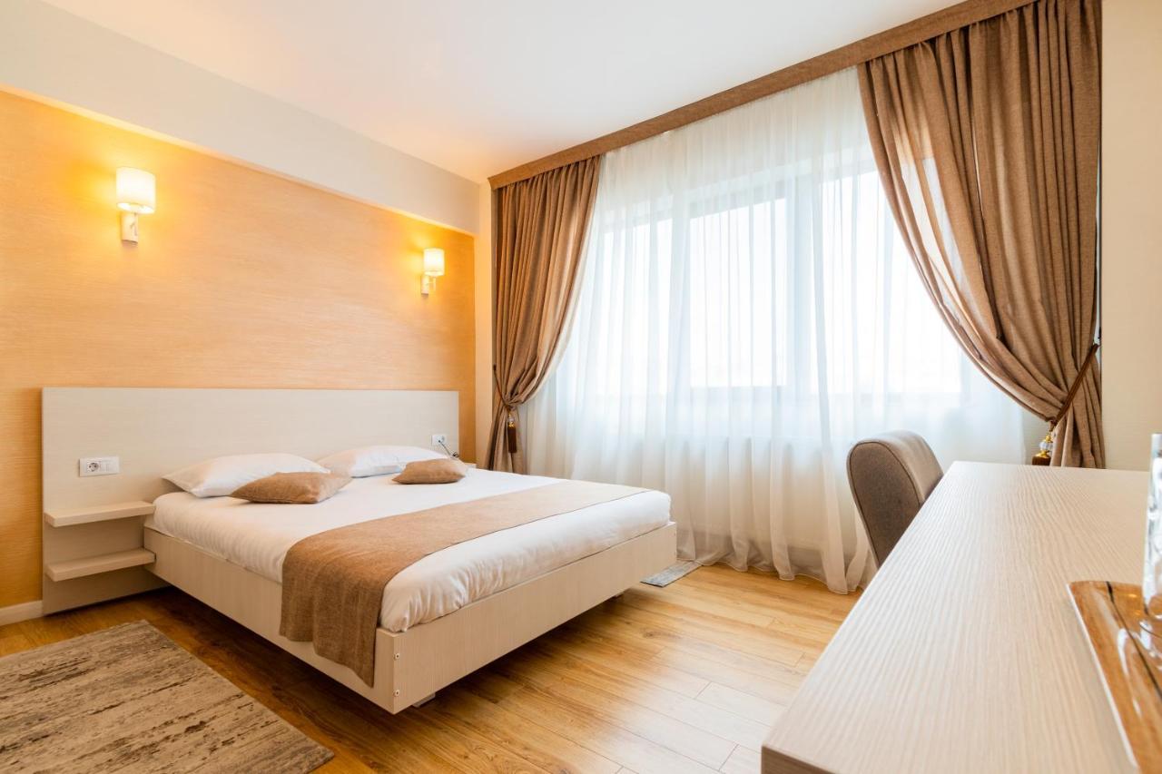 Hotel Bulevard Râmnicu Vâlcea エクステリア 写真
