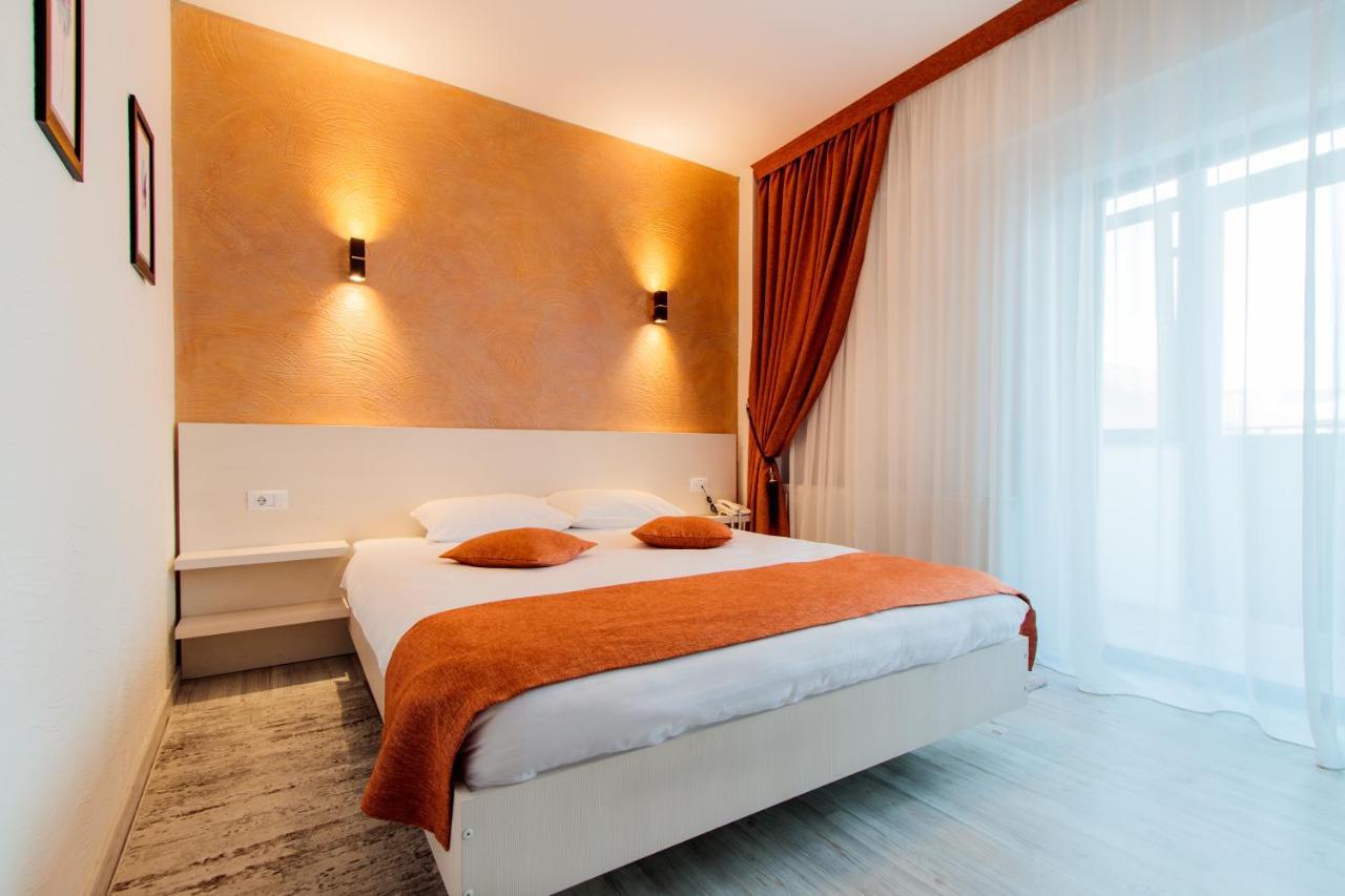 Hotel Bulevard Râmnicu Vâlcea エクステリア 写真