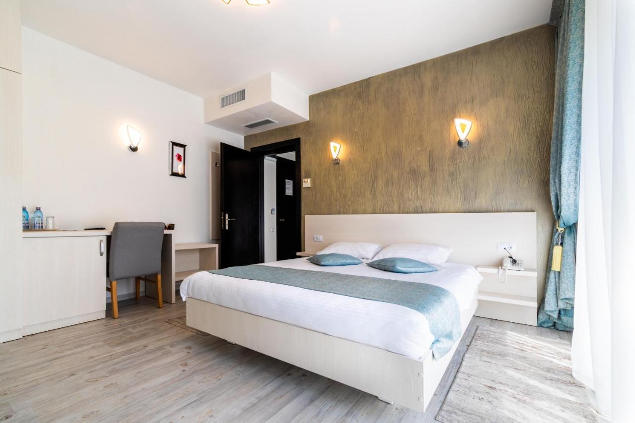 Hotel Bulevard Râmnicu Vâlcea エクステリア 写真