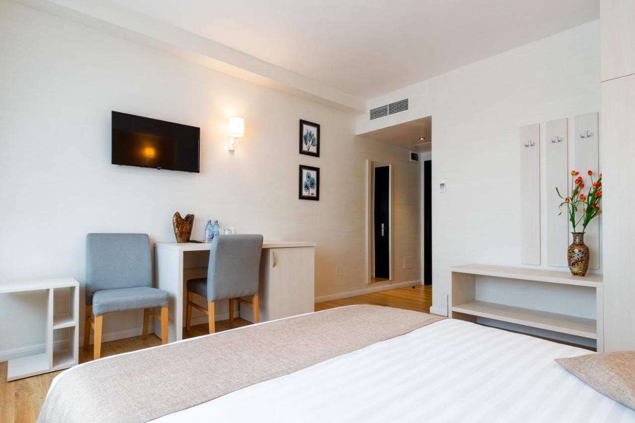 Hotel Bulevard Râmnicu Vâlcea エクステリア 写真