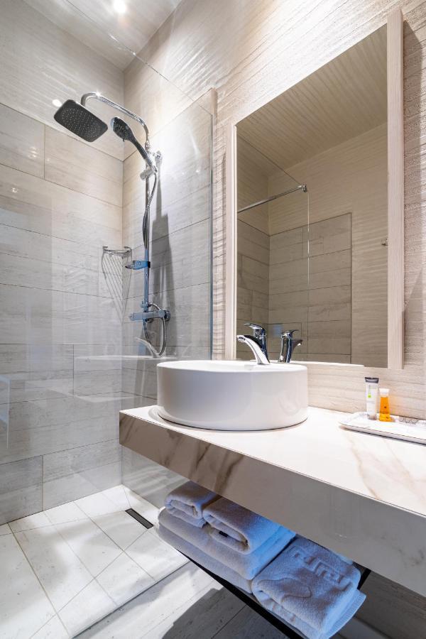 Hotel Bulevard Râmnicu Vâlcea エクステリア 写真