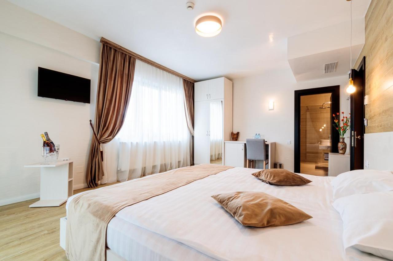 Hotel Bulevard Râmnicu Vâlcea エクステリア 写真