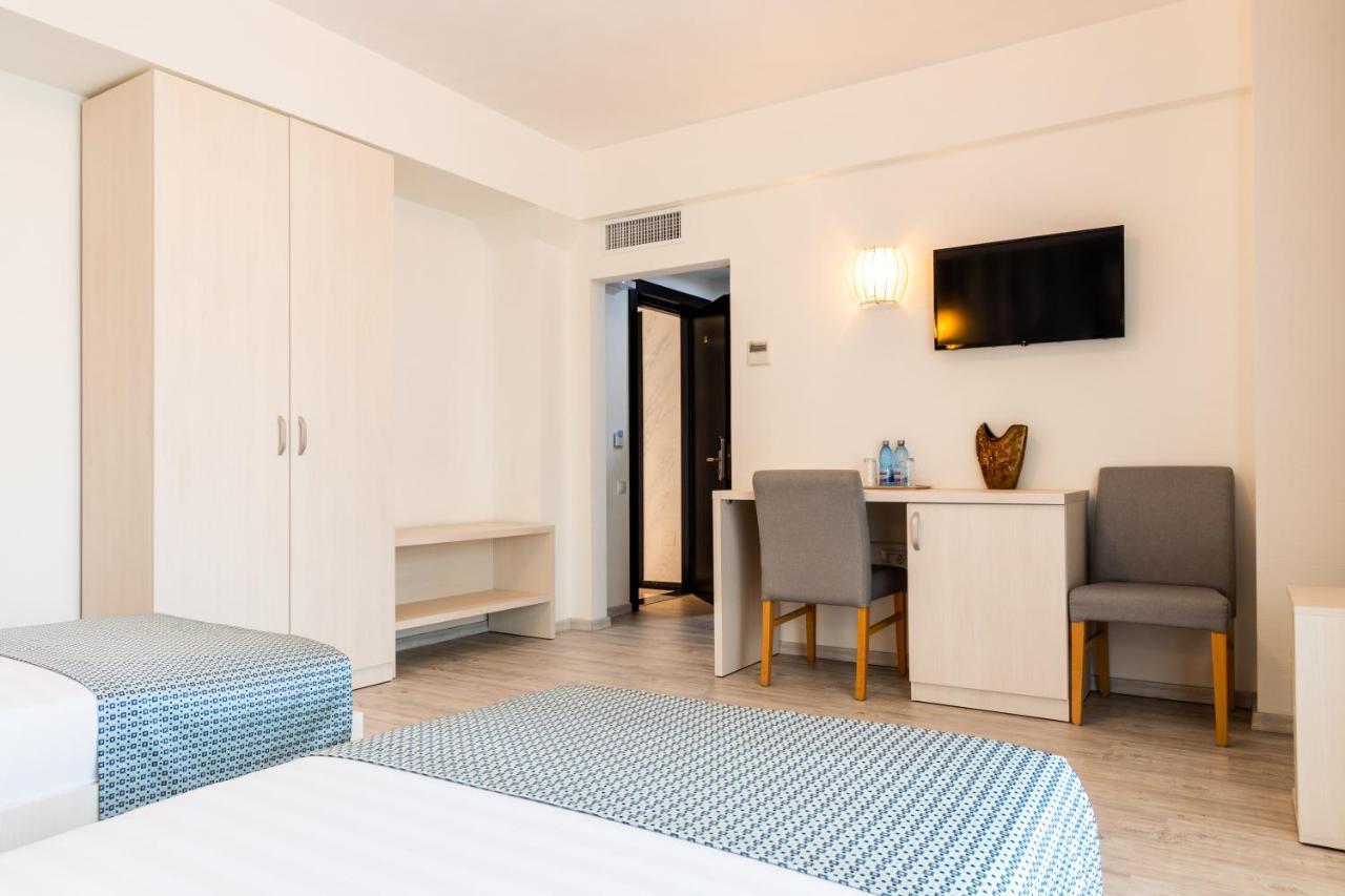 Hotel Bulevard Râmnicu Vâlcea エクステリア 写真