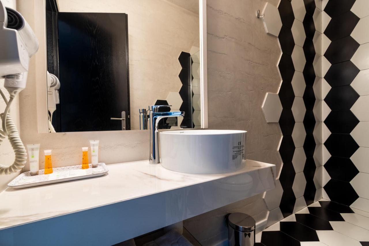 Hotel Bulevard Râmnicu Vâlcea エクステリア 写真