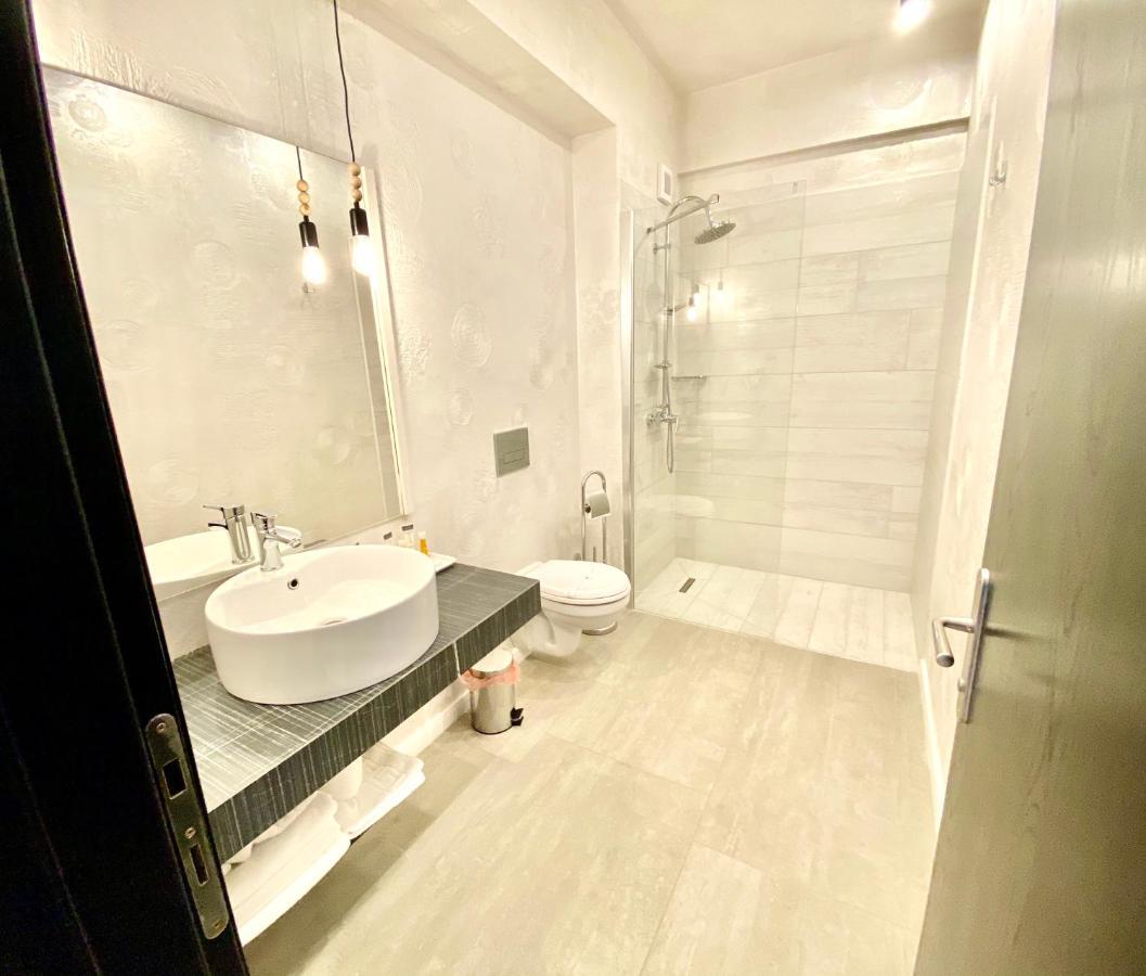Hotel Bulevard Râmnicu Vâlcea エクステリア 写真