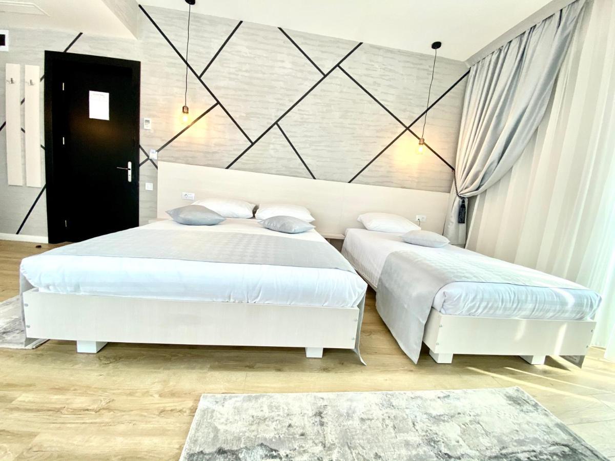 Hotel Bulevard Râmnicu Vâlcea エクステリア 写真
