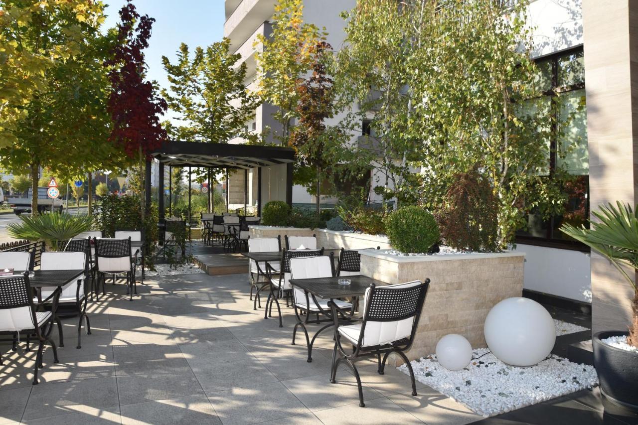 Hotel Bulevard Râmnicu Vâlcea エクステリア 写真