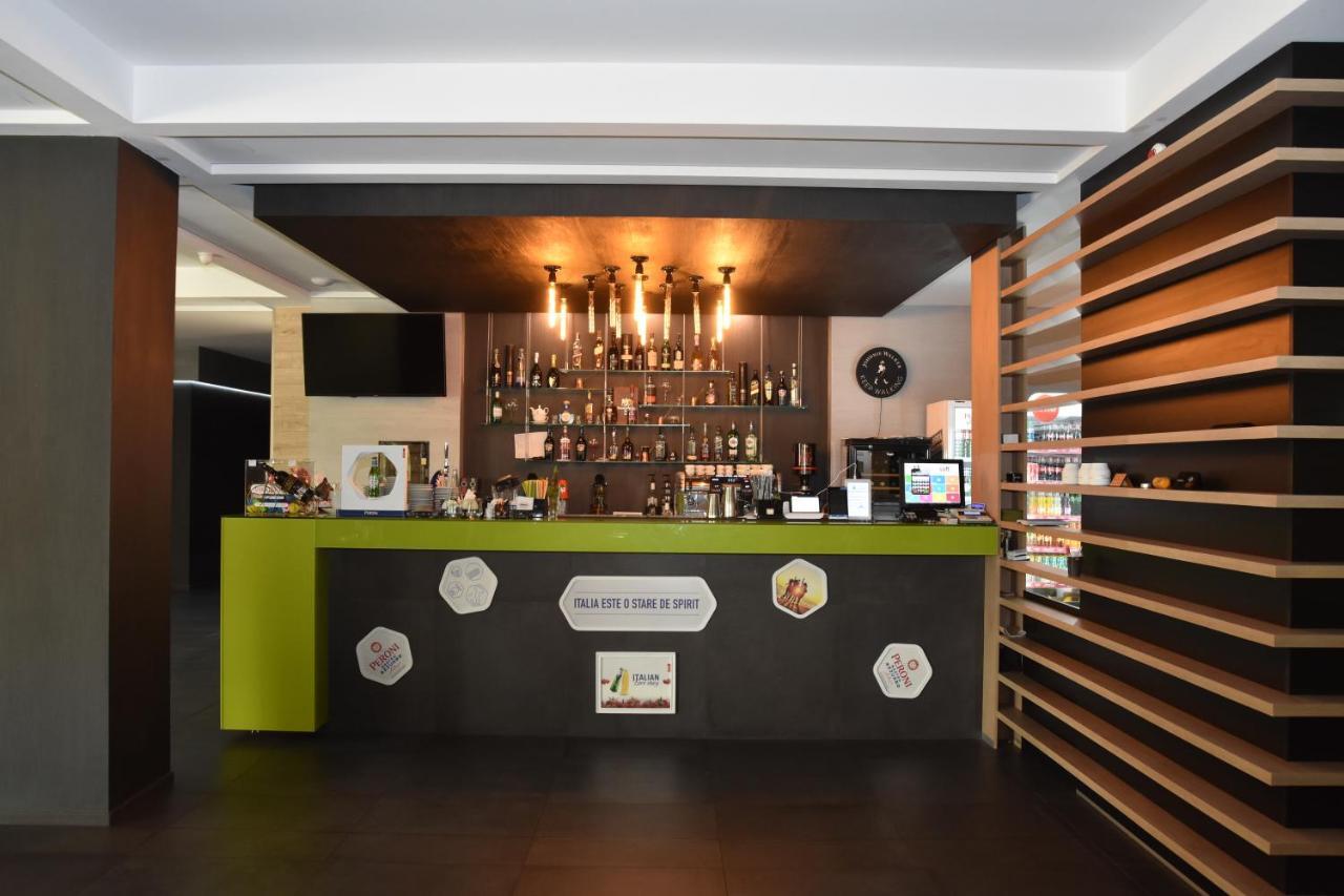 Hotel Bulevard Râmnicu Vâlcea エクステリア 写真