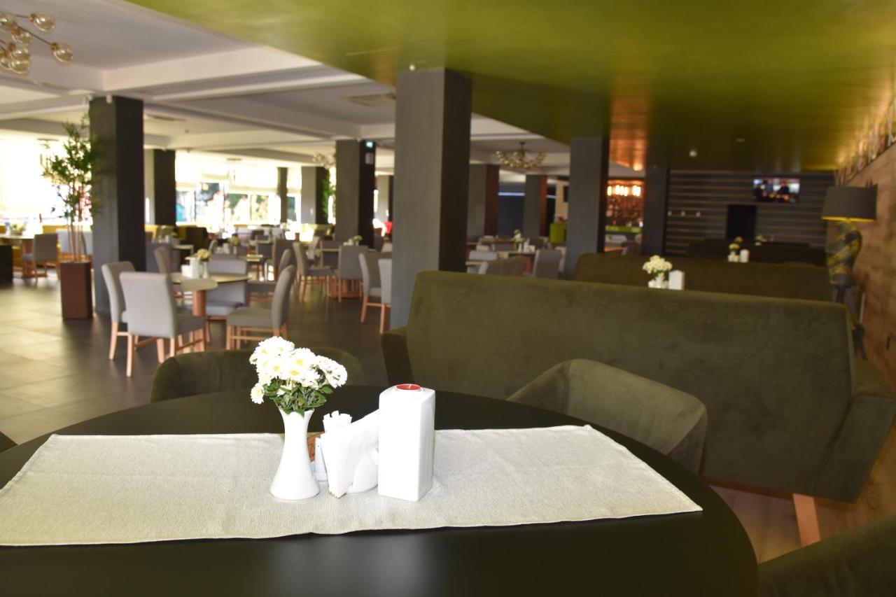 Hotel Bulevard Râmnicu Vâlcea エクステリア 写真